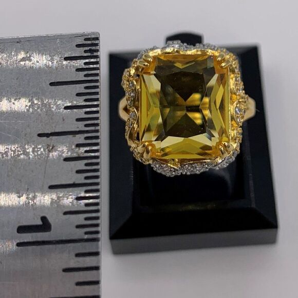 NWOT, ring, sterling 925 silver, large solitaire stone in topaz colour, size 7 - Picture 4 of 10